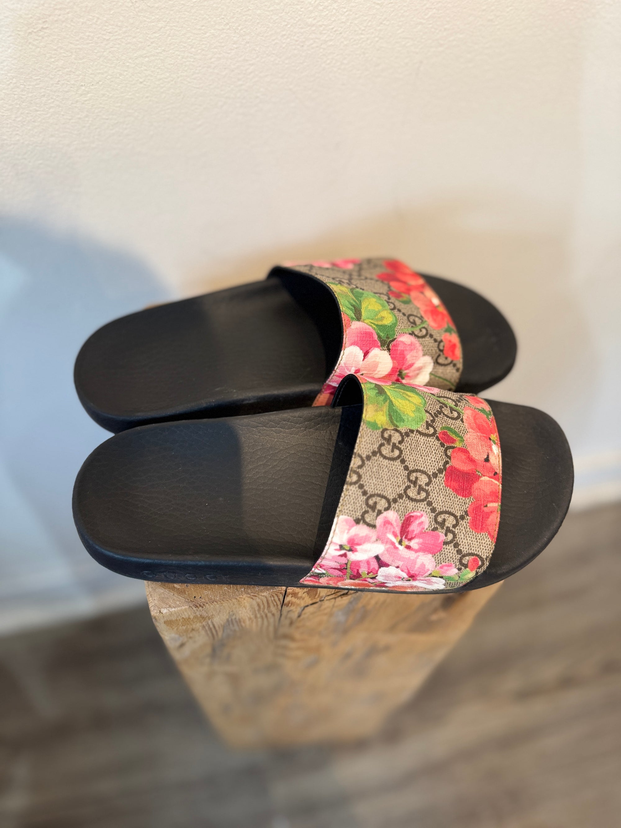 Gucci GG Blooms Pool Slides, Black, 37