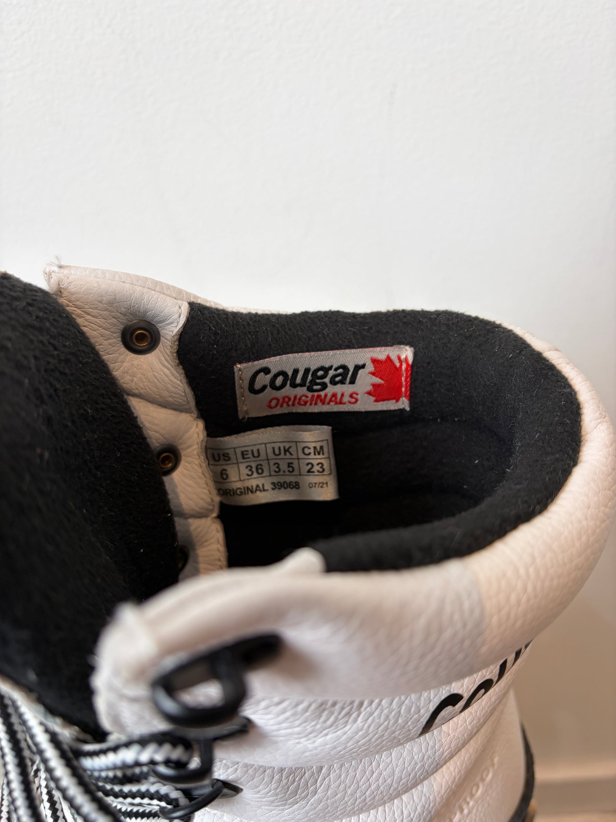 Cougar Waterproof Pillow Boots, White, 6