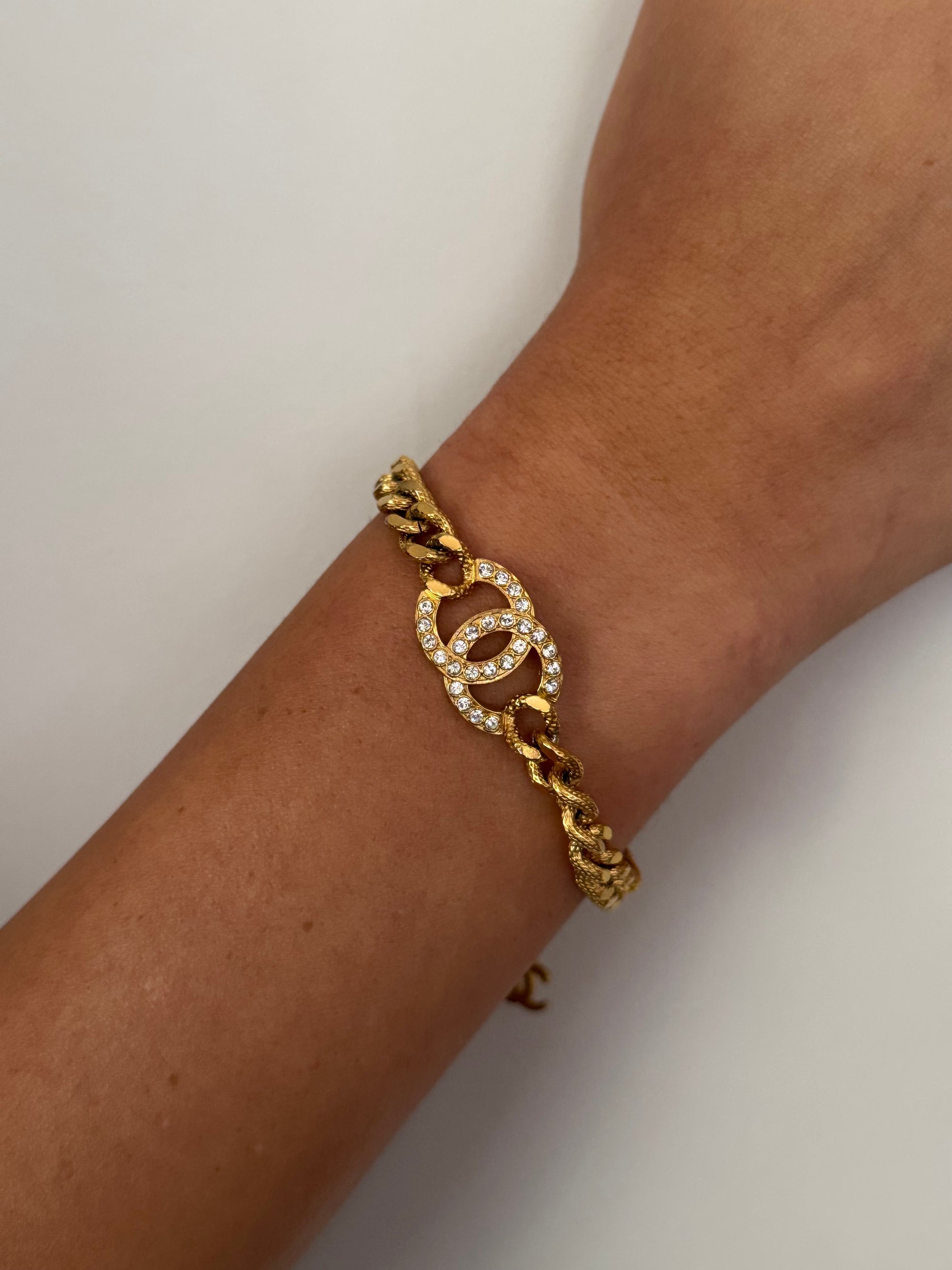 Chanel Curb Chain CC bracelet, fall/winter 2022, Gold Tone