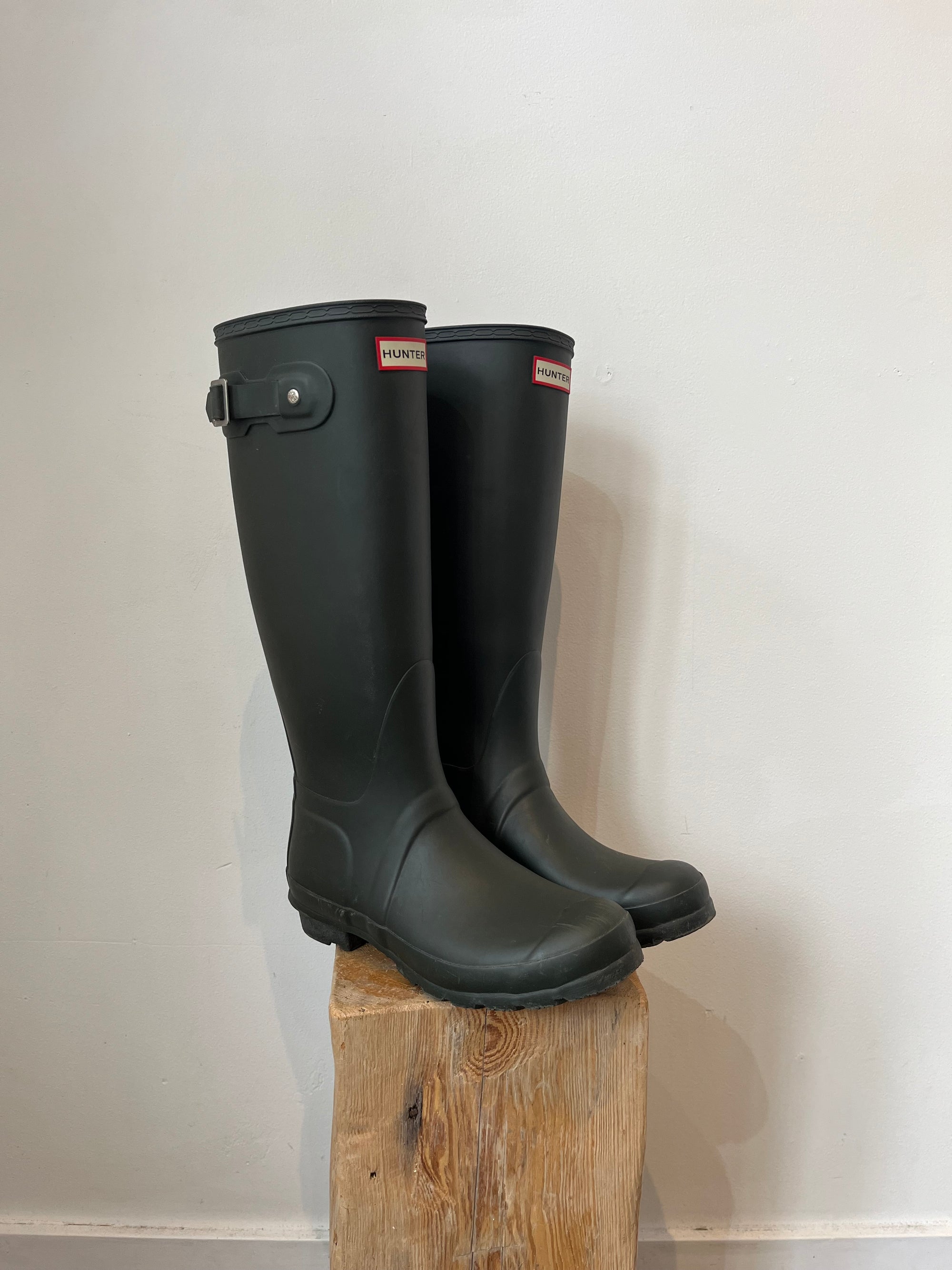 Hunter Matte Tall Rainboots, Dark Green, 7 Women's