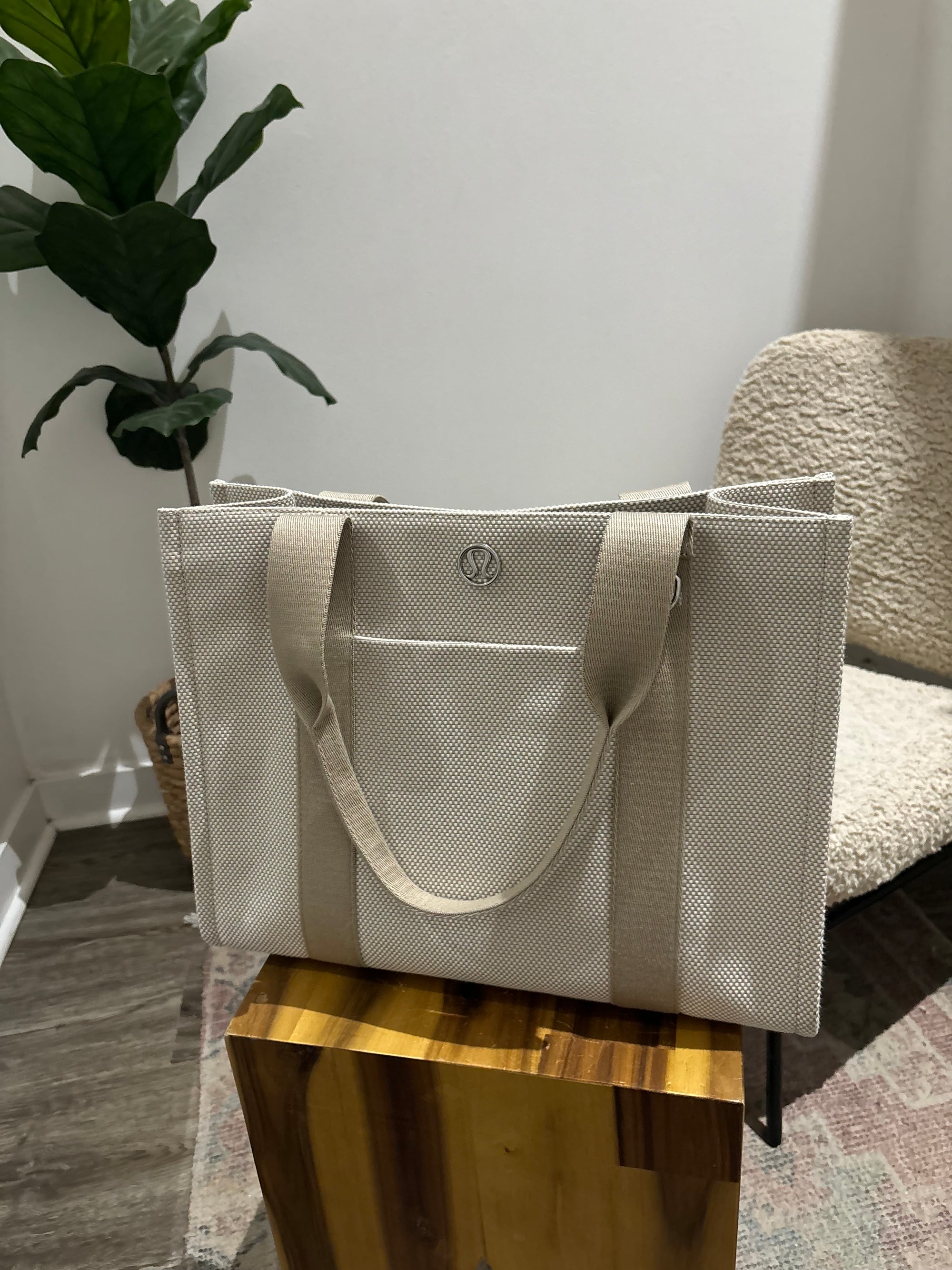 Lululemon Two-Tone Tote Bag, 10L Lululemon Two-Tone Tote Bag, 10L