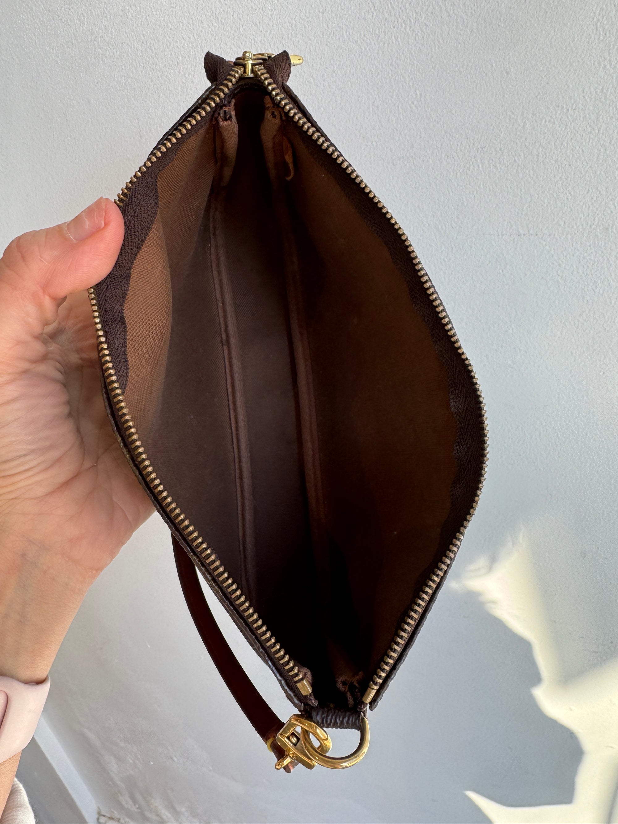 Louis Vuitton Pochette 2002, Brown Monogram