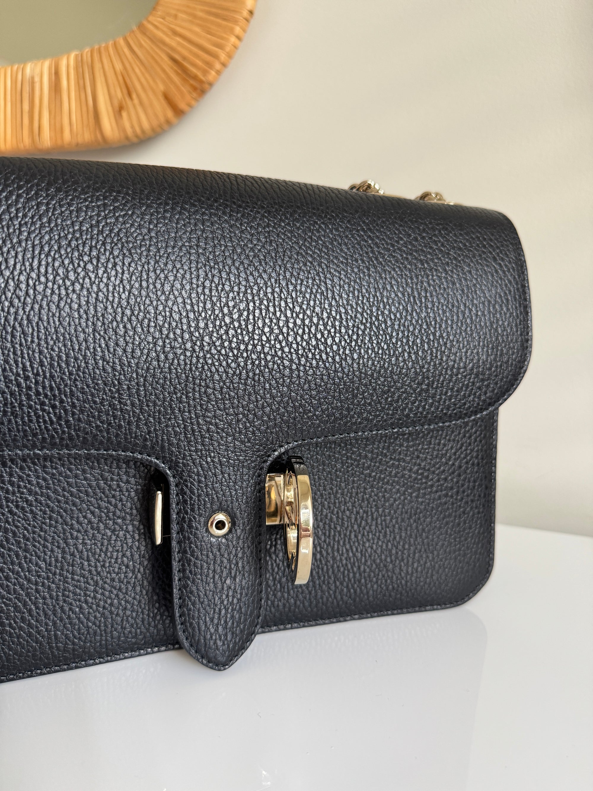 Gucci Interlocking G chain handbag, medium, Black