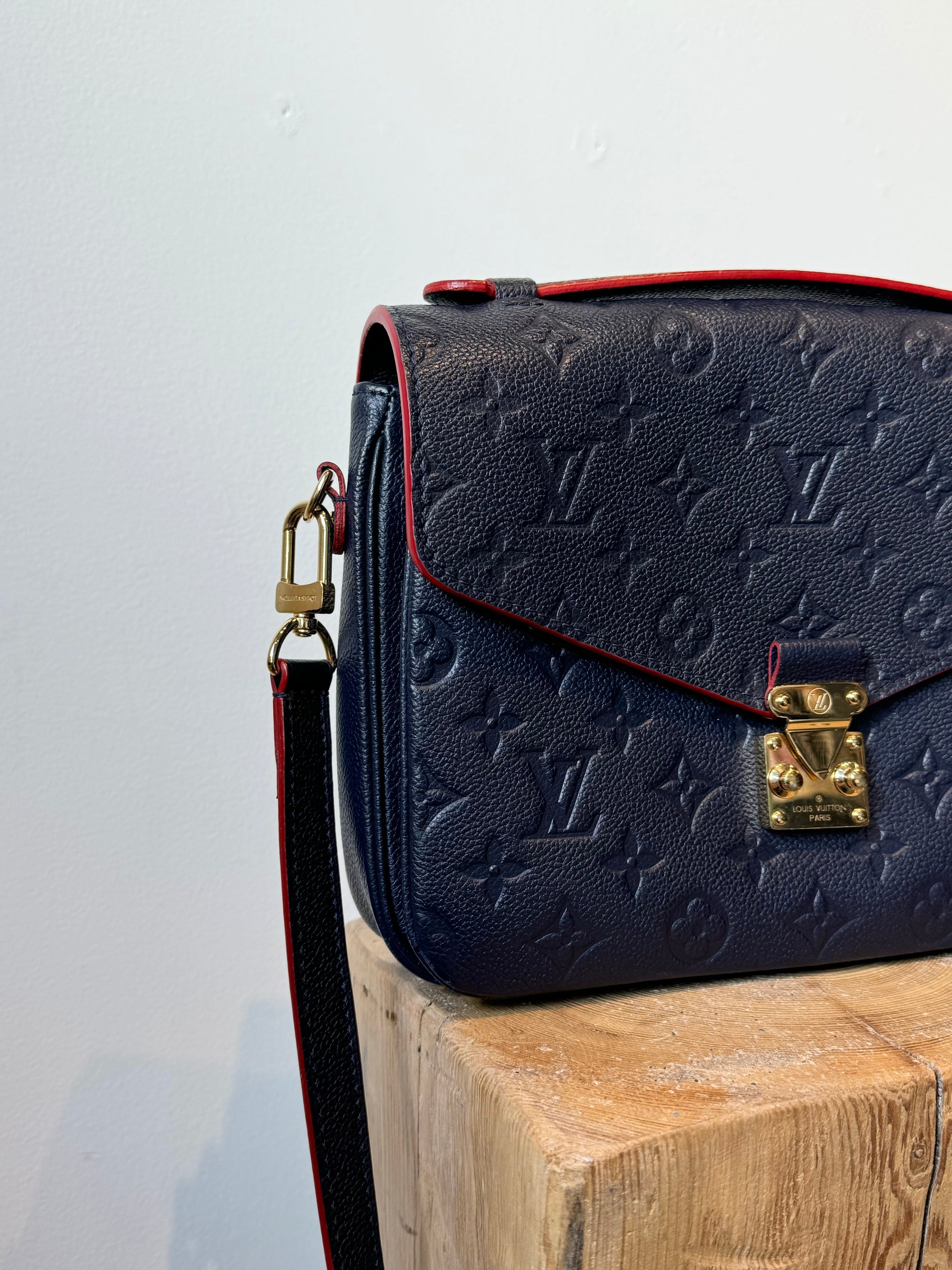 Louis Vuitton Pochette Métis, Navy