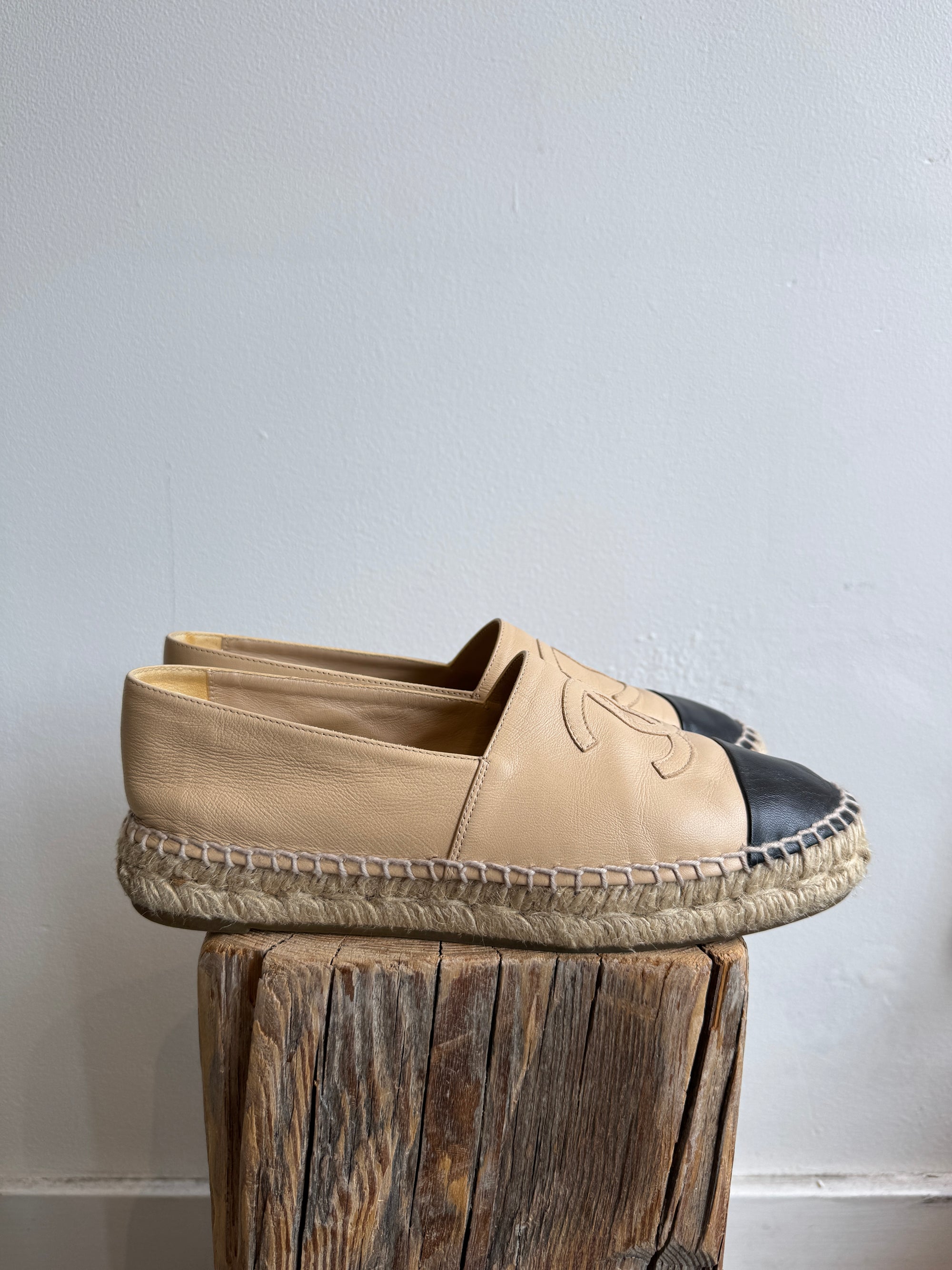 Chanel CC Leather Espadrilles, Cream/Black, 37