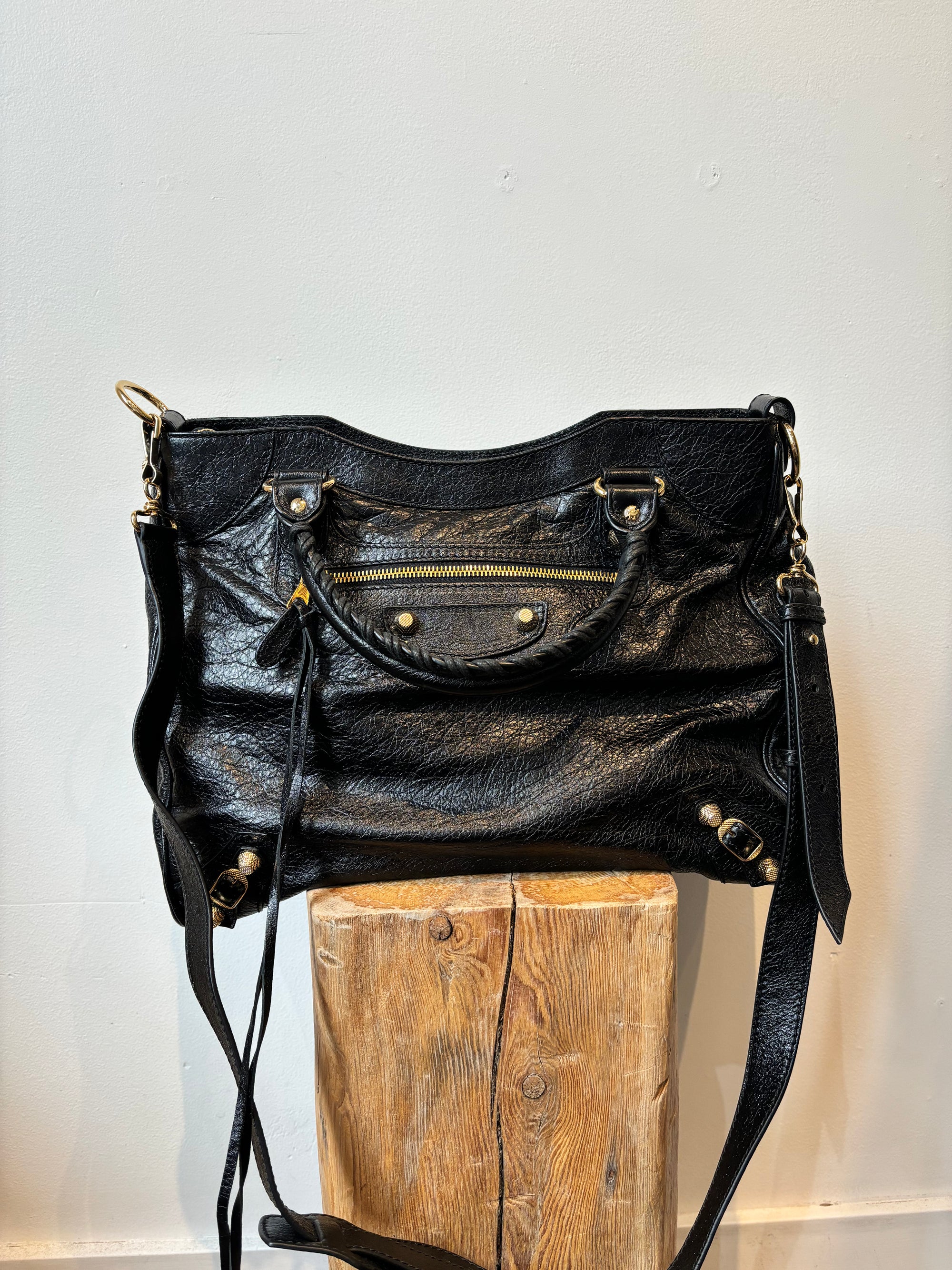 Balenciaga velo shop