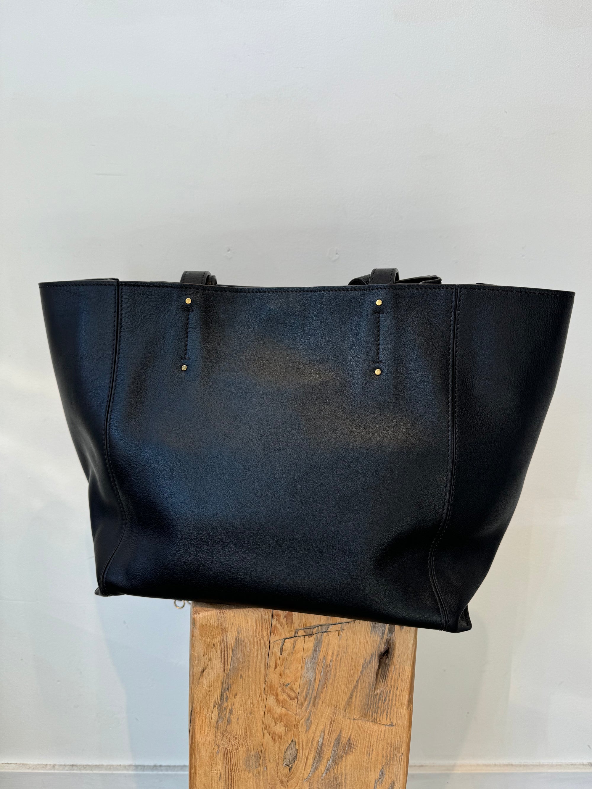 Chloe Milo Shopping Tote, black with navy