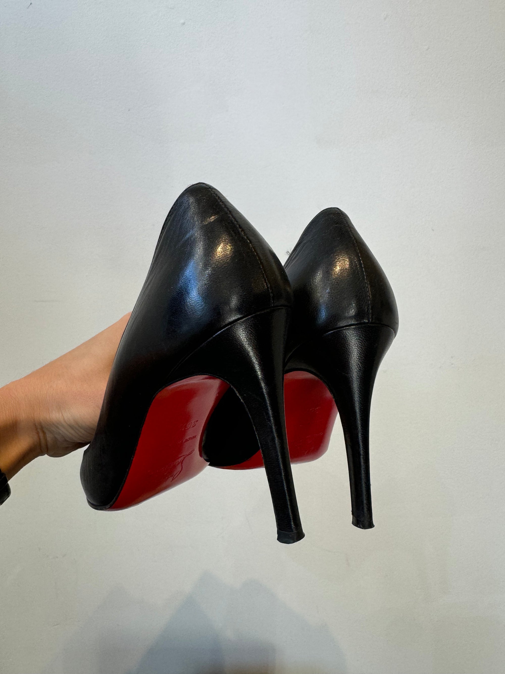 Christian Louboutin Simple Pump Black 36.5 The Recollective