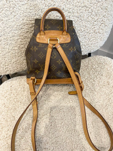 Shop Louis Vuitton 2024 SS M23099 Montsouris Backpack (M23099) by
