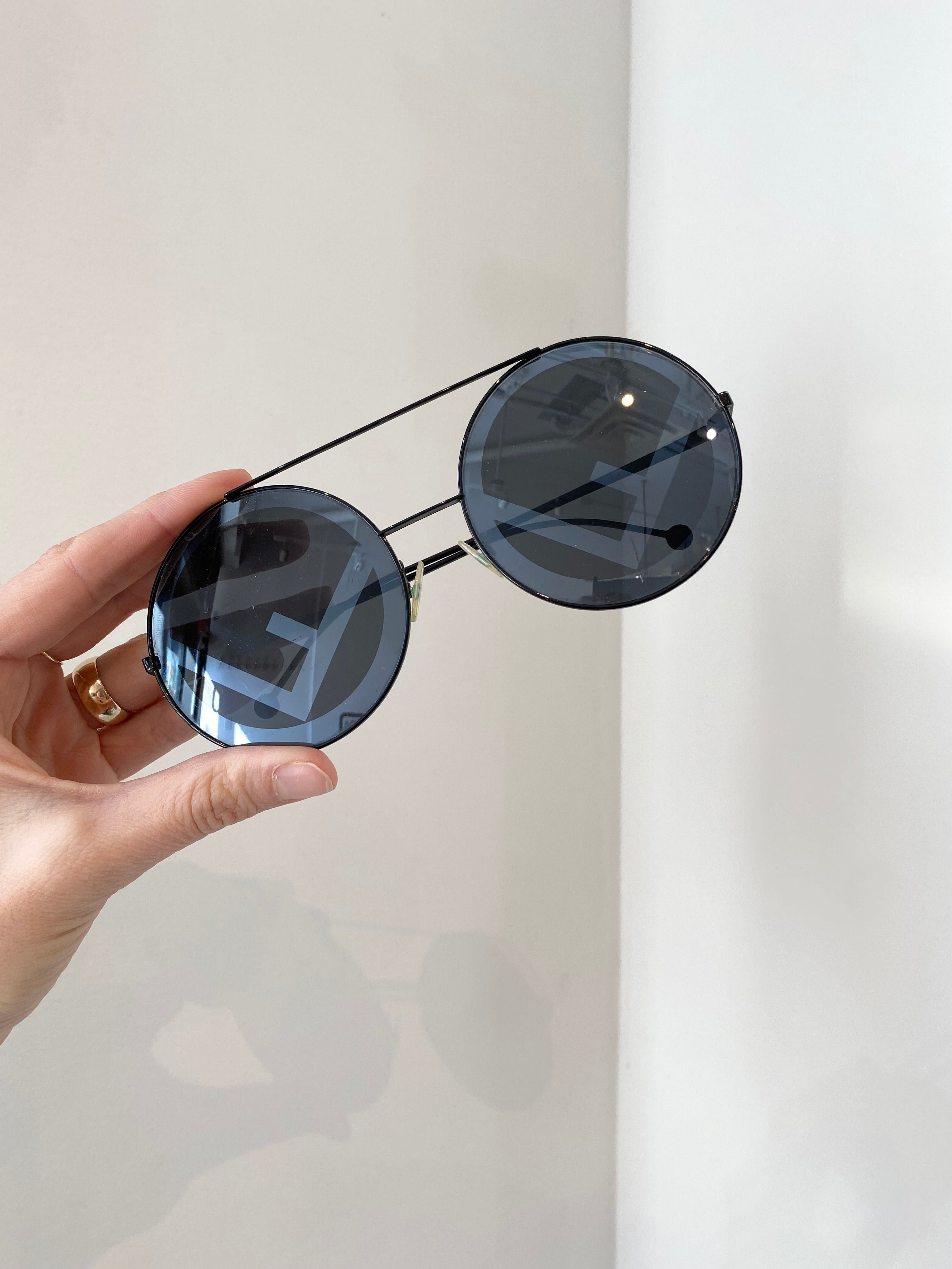 Fendi Black Round Tinted Sunglasses Plastic ref.190748 - Joli Closet