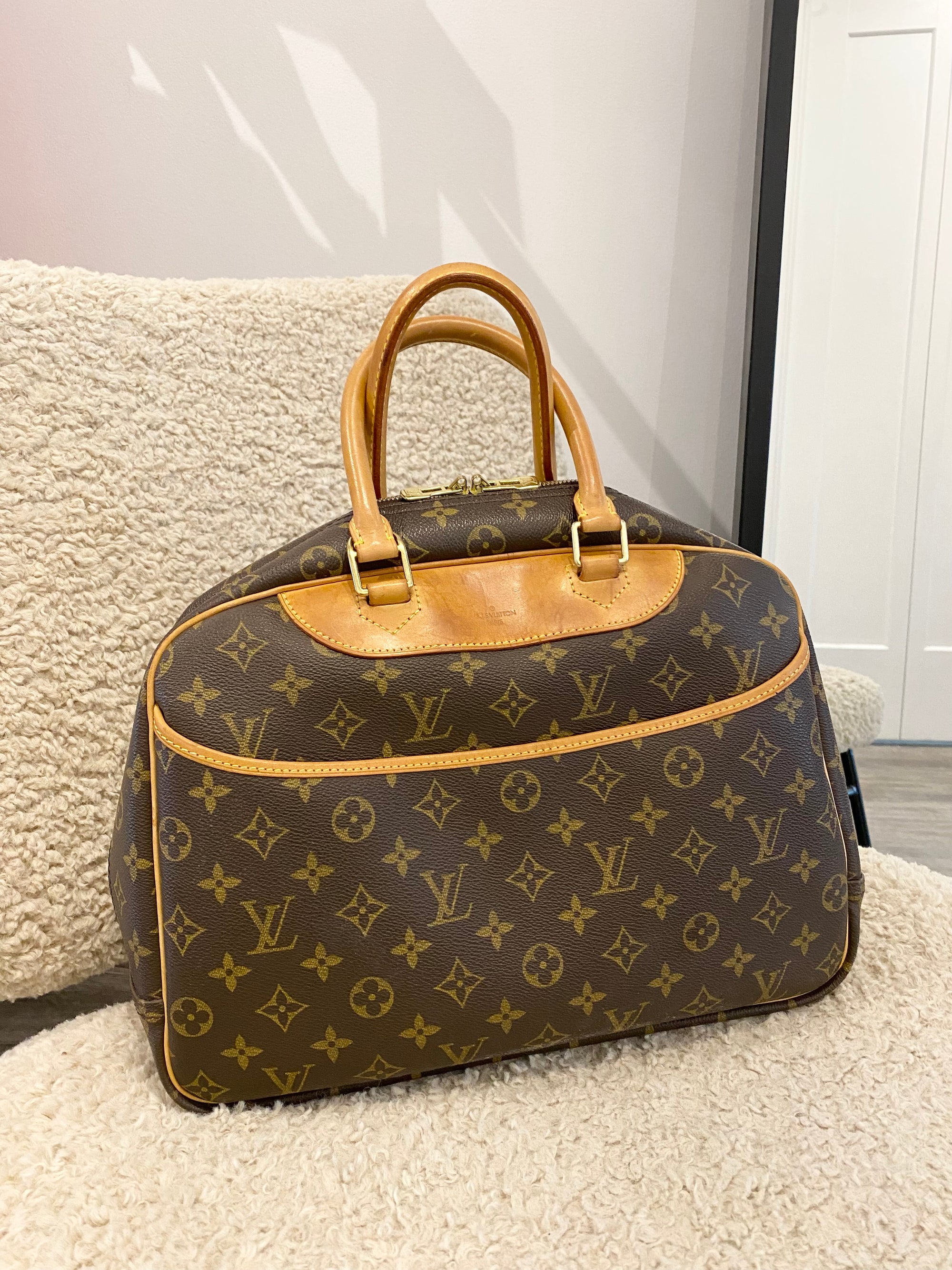 Louis Vuitton Deauville Handbag Used (6197)
