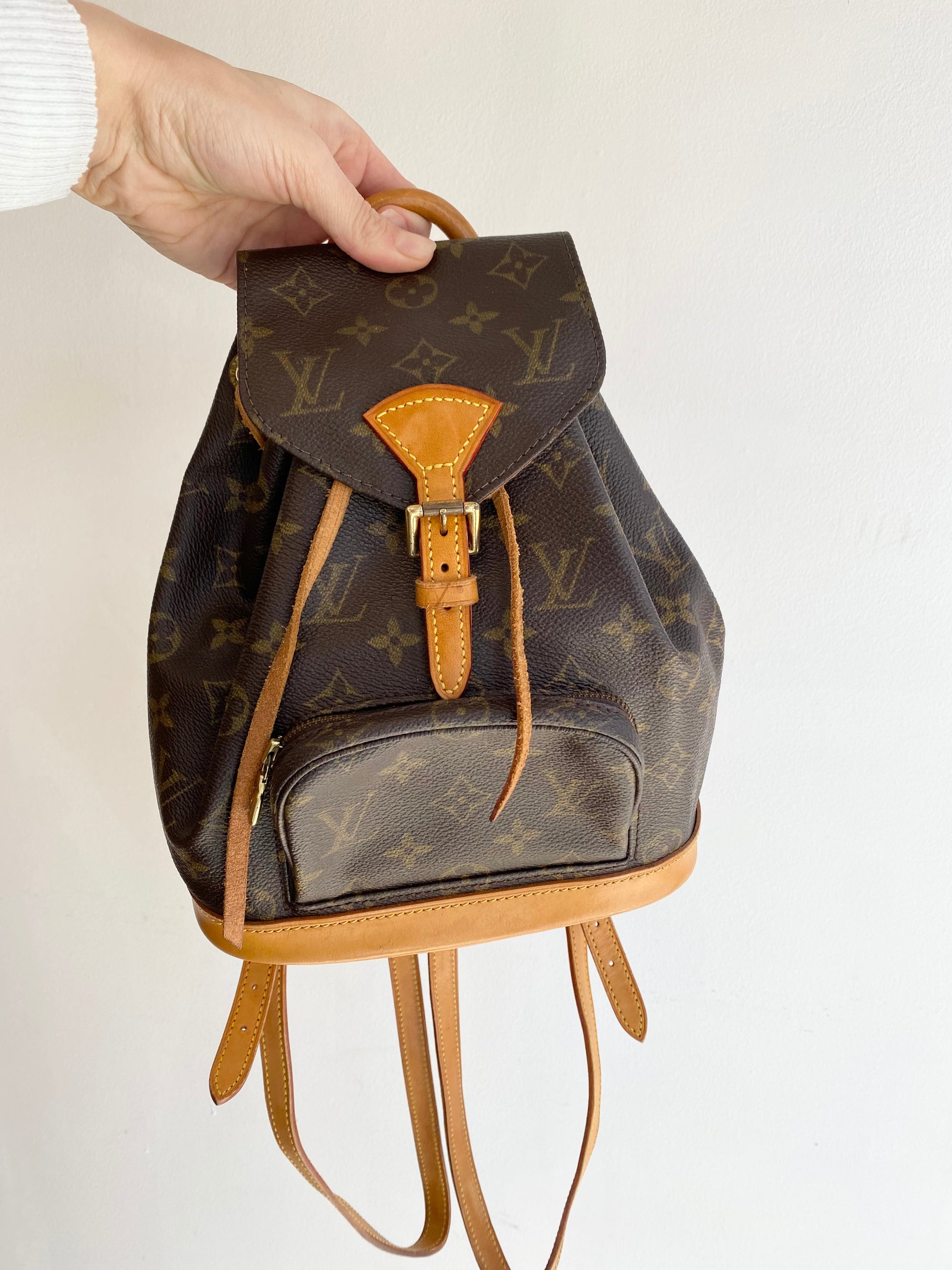 M69431 – Белые женские туфли Louis Vuitton - Louis Vuitton Montsouris  Backpack small model backpack in brown monogram canvas and natural leather  - Case - Verso - P