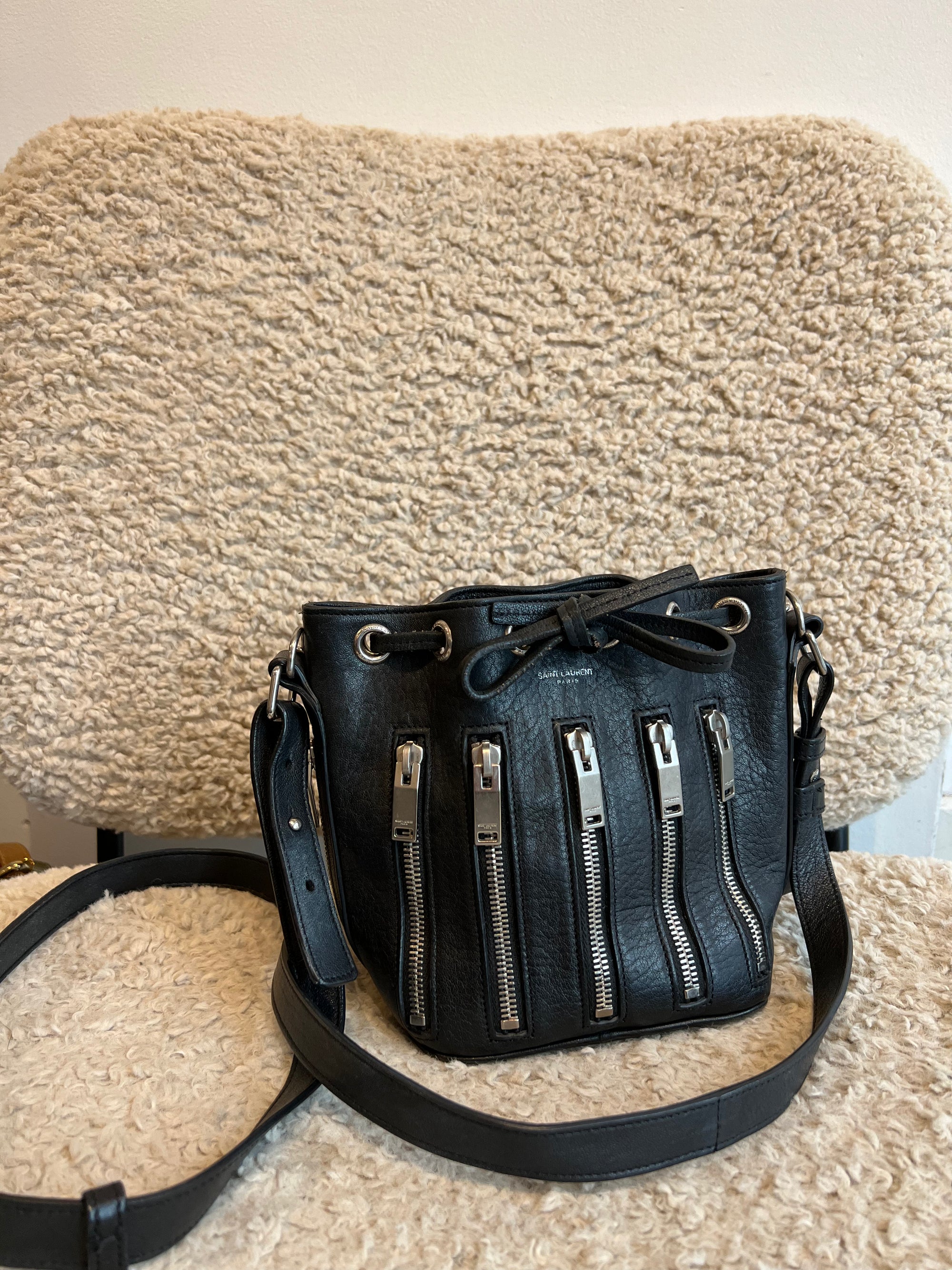 Ysl emmanuelle 2025 bucket bag
