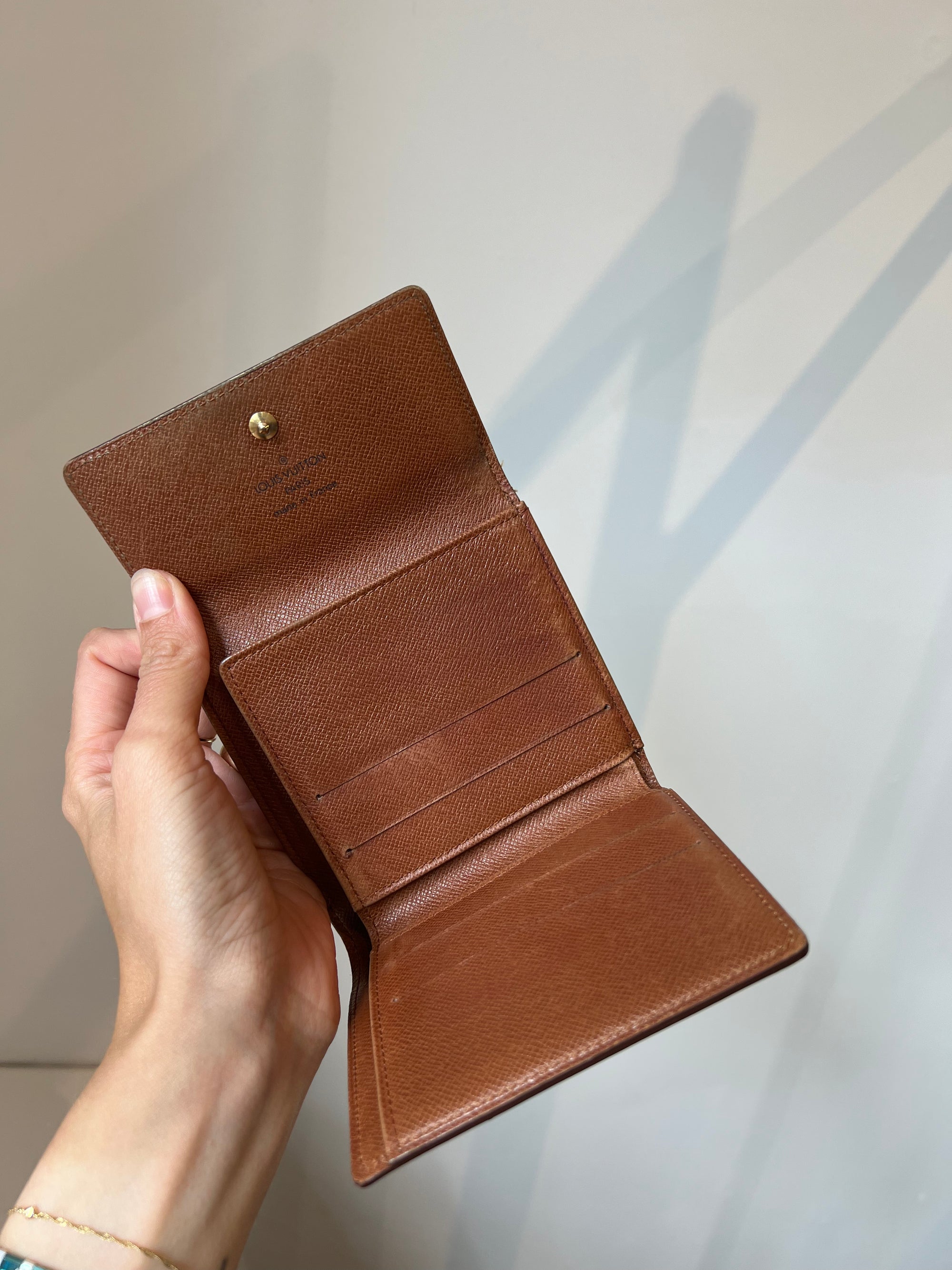 Louis Vuitton Elise Wallet by ปู 