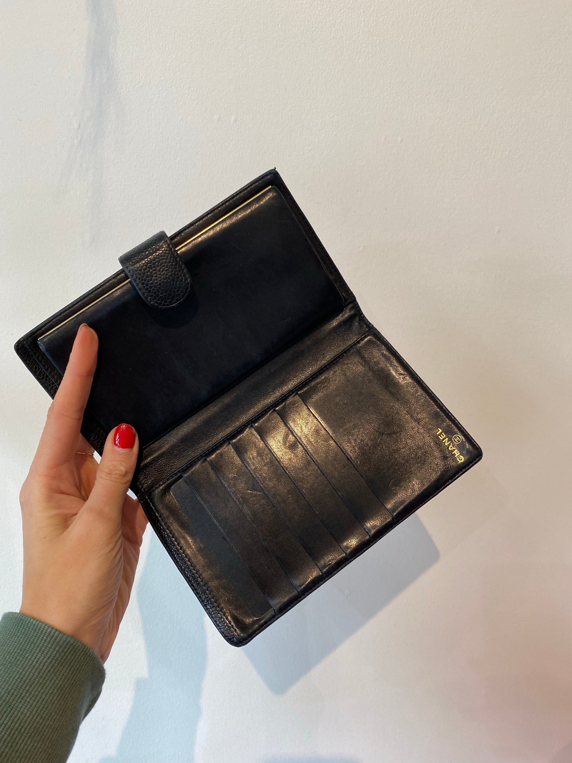 Chanel bi-fold wallet 14143 black unisex wallet CHANEL used – 銀蔵オンライン